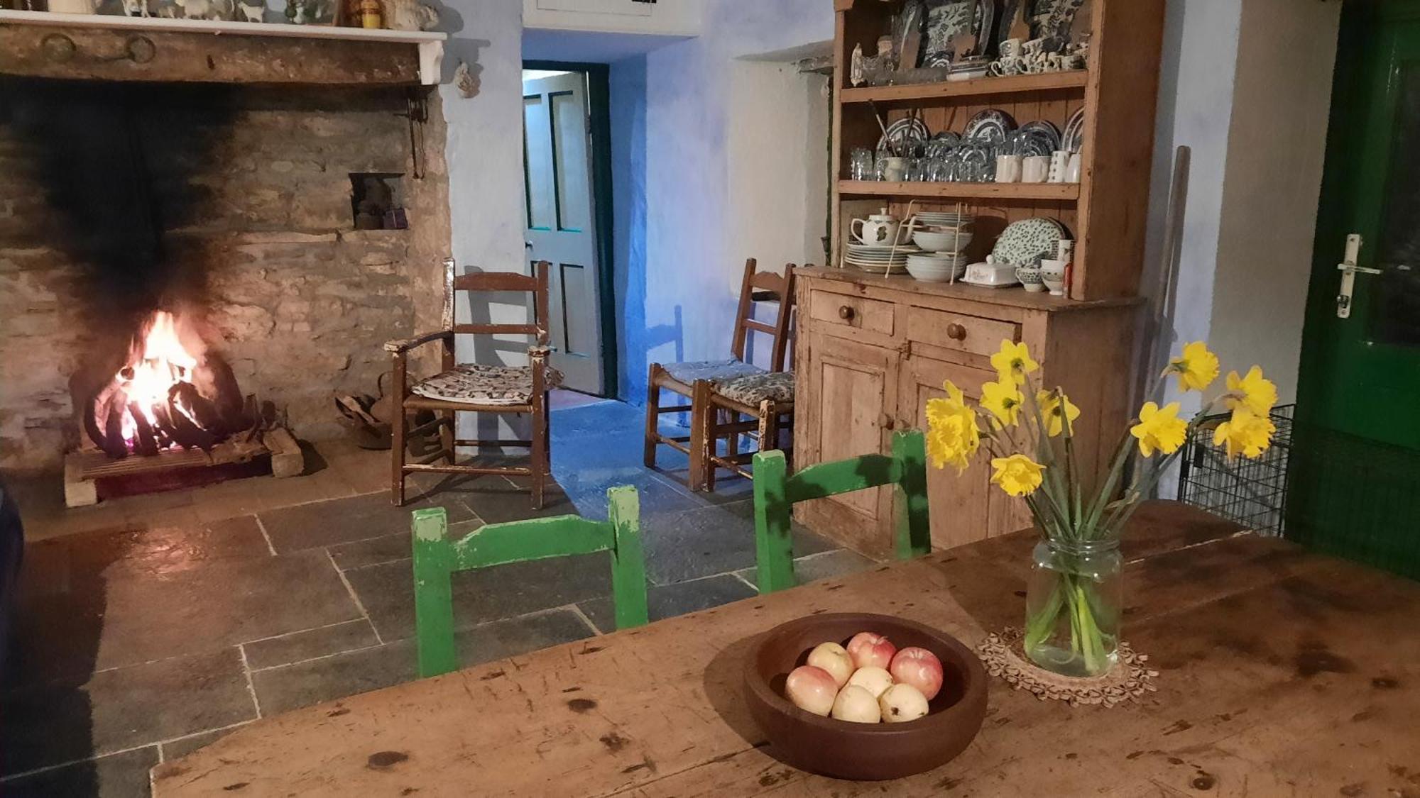 -Going Back In Time- 200 Year Old Farmhouse Creegh ภายนอก รูปภาพ